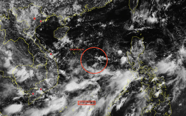 Đường đi và cường độ vùng áp thấp có thể thay đổi, mưa lớn ở miền Trung còn bất định - Ảnh 2.