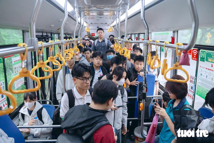 Tăng xe buýt, sinh viên ký túc xá Đại học Quốc gia TP.HCM di chuyển thuận lợi  - Ảnh 6.