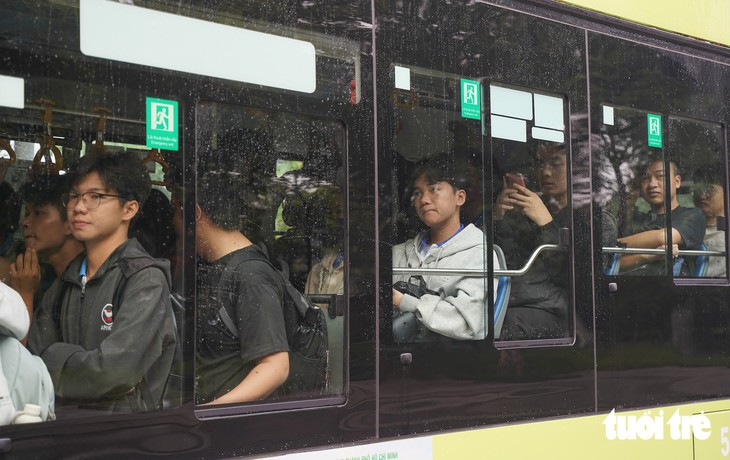 Tăng xe buýt, sinh viên ký túc xá Đại học Quốc gia TP.HCM di chuyển thuận lợi  - Ảnh 7.