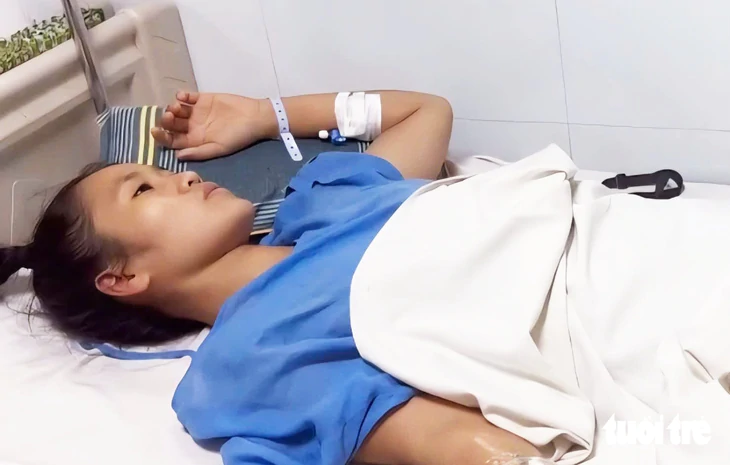 Cô giáo mầm non mất một chân sau tai nạn, hai con thơ ngóng mẹ - Ảnh 2.