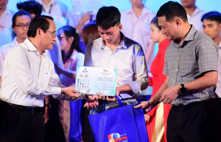 Tiếp sức đến trường 2026 giúp sinh viên vượt khó và thực hiện ước mơ học tập - Ảnh 1.