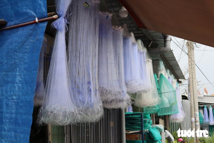 Làng nghề đan lưới nổi tiếng Cần Thơ tất bật khi mùa nước nổi về - Ảnh 4.
