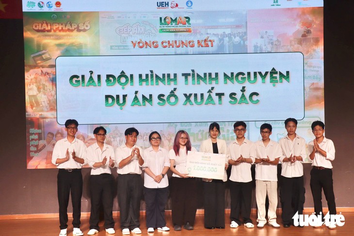 Sinh viên 'bắt bệnh' phố áo cưới Hồ Văn Huê, kê đơn biến thành phố hạnh phúc - Ảnh 5.
