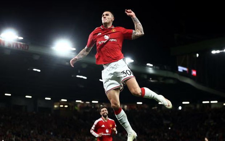 HLV Carrick dành lời khen đặc biệt cho cầu thủ từng suýt rời Man United - Ảnh 3.