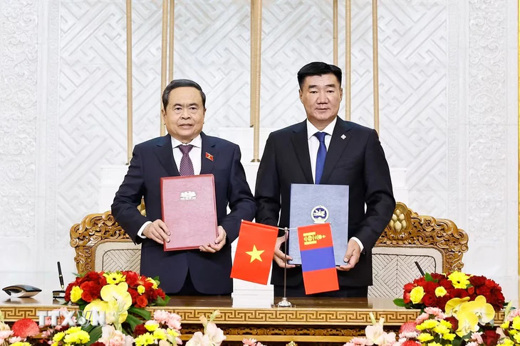 Lễ đón Chủ tịch Quốc hội Trần Thanh Mẫn tại Mông Cổ - Ảnh 5.
