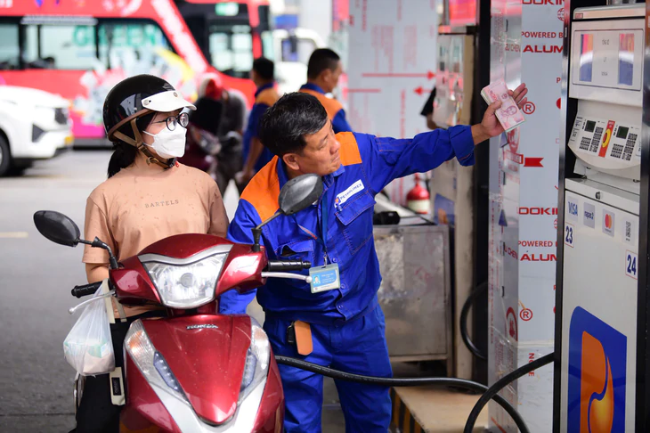 Liên tục tăng giá mạnh, giới hạn chịu đựng của giá xăng dầu đến đâu? - Ảnh 1.