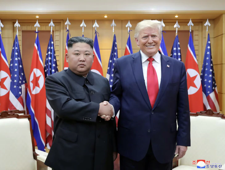 SCMP: Trung Quốc muốn làm trung gian cho cuộc gặp giữa ông Trump và ông Kim - Ảnh 1.