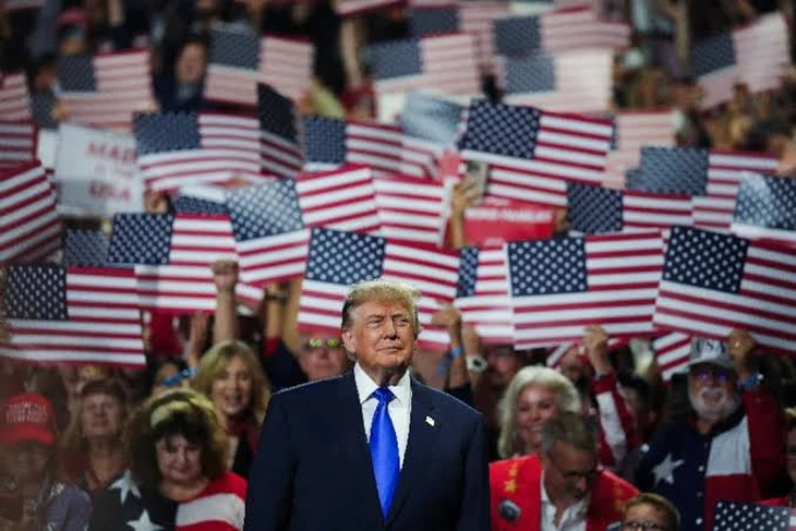 Ông Trump hứa phát mỗi người Mỹ 5.000 USD nếu Đảng Cộng hòa thắng bầu cử giữa kỳ - Ảnh 1.