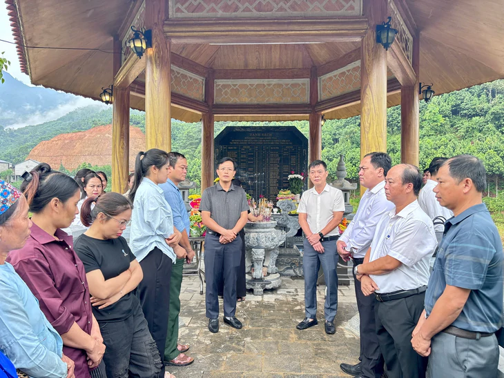 Dâng hương, tưởng niệm 67 nạn nhân trong vụ lũ quét ở Làng Nủ cách đây 2 năm - Ảnh 3.