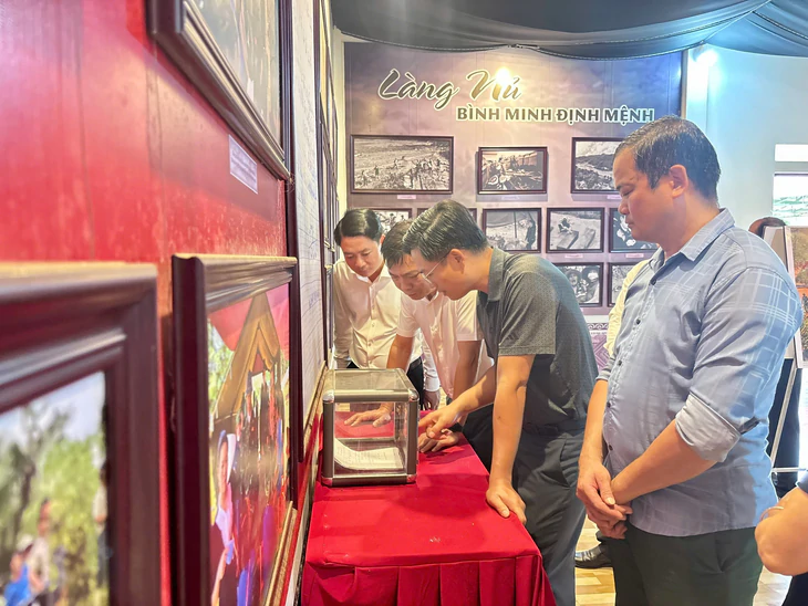Dâng hương, tưởng niệm 67 nạn nhân trong vụ lũ quét ở Làng Nủ cách đây 2 năm - Ảnh 4.
