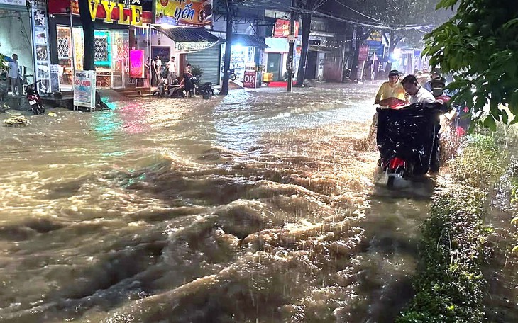 Bãi biển nổi tiếng ở Huế được bảo vệ ra sao trước sóng dữ khi 280m kè chưa xong? - Ảnh 3.