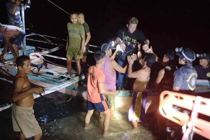 Cháy phà ở Philippines: 5 người chết, hơn 80 người mất tích - Ảnh 1.