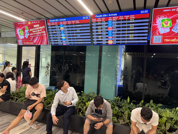 227 drone xuất hiện quanh Tân Sơn Nhất trong 13 ngày - Ảnh 2.