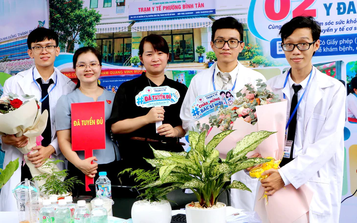 Phó bí thư Nguyễn Phước Lộc: Đưa bác sĩ trẻ về gần dân, nâng chất y tế cơ sở - Ảnh 1.
