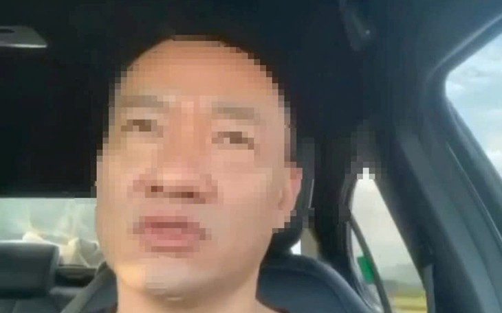 Khởi tố người chồng đâm vợ tử vong do nghi ngoại tình, rồi lái xe rời đi và gây tai nạn - Ảnh 3.