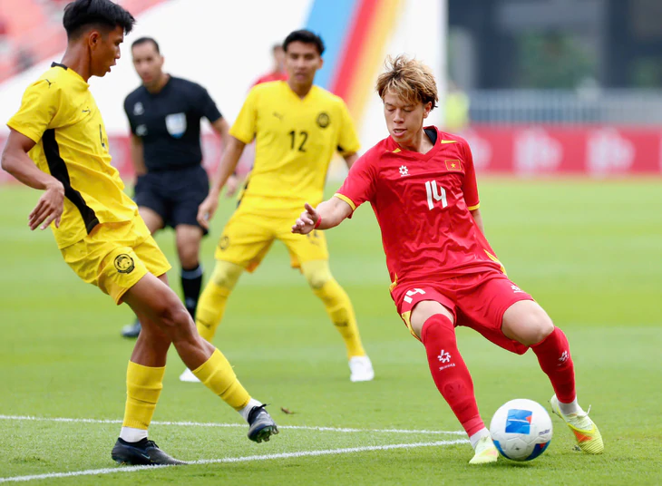 Vì sao cầu thủ Việt kiều vắng mặt ở tuyển U23 Việt Nam dự Asiad 2026? - Ảnh 1.