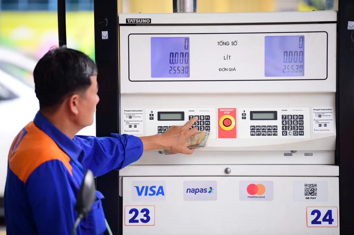 Giá xăng dầu tăng mạnh, xăng sinh học tăng cao nhất thêm hơn 1.200 đồng/lít - Ảnh 2.