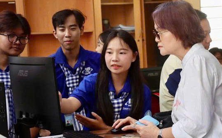 Cán bộ Đoàn - Hội trường học bàn cách 'giữ lửa' phong trào, đồng hành cùng sinh viên - Ảnh 3.