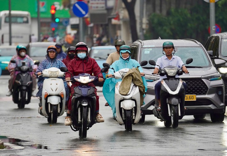 Hôm qua lượng mưa lớn nhất tại TP.HCM, hôm nay tiếp tục mưa to - Ảnh 3.