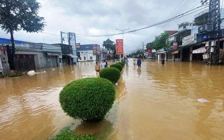Không phải đổi đồng phục học sinh, bảng tên các trường công lập sáp nhập ở Khánh Hòa - Ảnh 3.