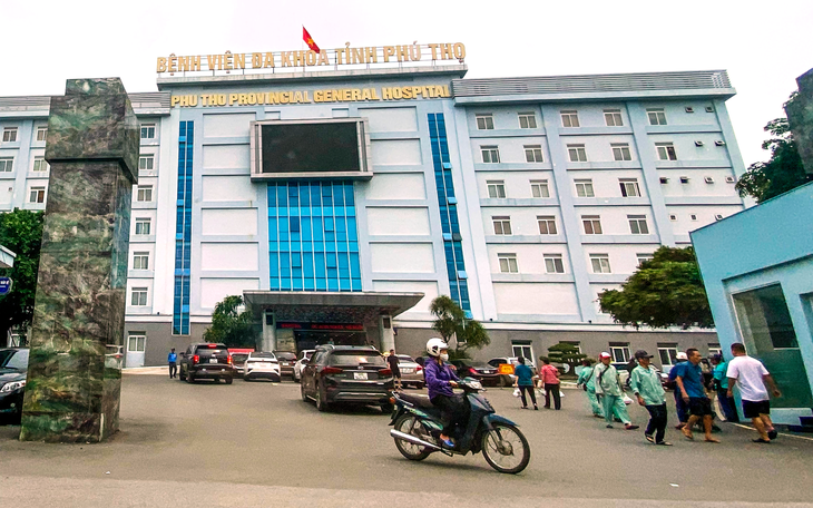 Làm việc với Bệnh viện đa khoa tỉnh sau khi giám đốc bị bắt, Chủ tịch tỉnh Phú Thọ chỉ đạo gì? - Ảnh 3.