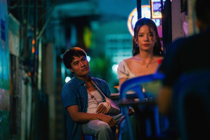 Lên hương 'chặt đứt' chuỗi 28 ngày thống trị phòng vé Việt của Nghỉ hè sợ nghỉ hưu - Ảnh 2.
