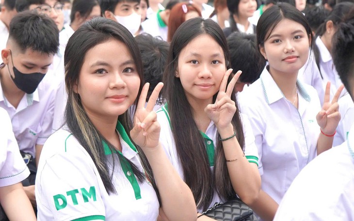 Chung tay chung sức nhặt rác, làm sạch môi trường - Ảnh 2.