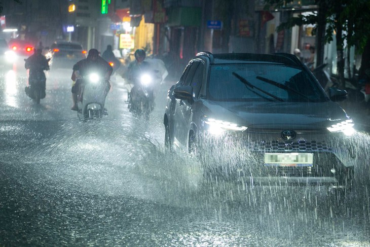 Không khí lạnh gây mưa lớn, cảnh báo lũ quét, sạt lở đất trong đêm - Ảnh 1.