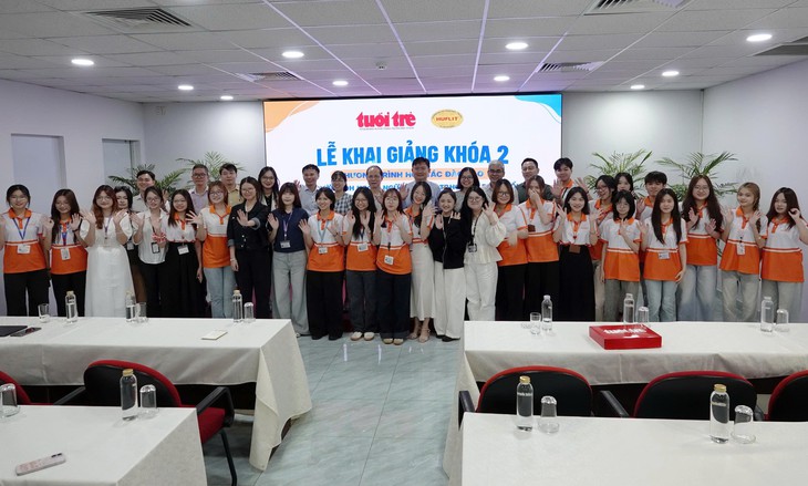 Sinh viên Trường đại học Ngoại ngữ - Tin học TP.HCM học thực hành tại báo Tuổi Trẻ - Ảnh 3.