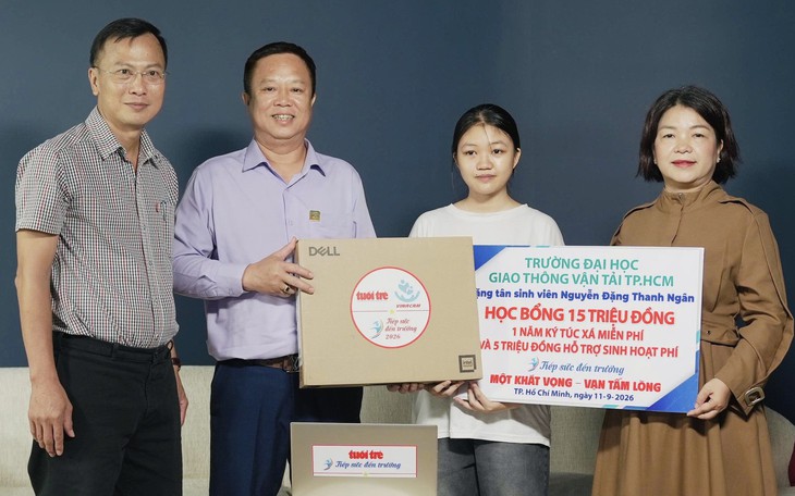 Chạy xe ôm kiếm tiền vì không có cha mẹ, vẫn đậu Đại học Kinh tế TP.HCM - Ảnh 9.