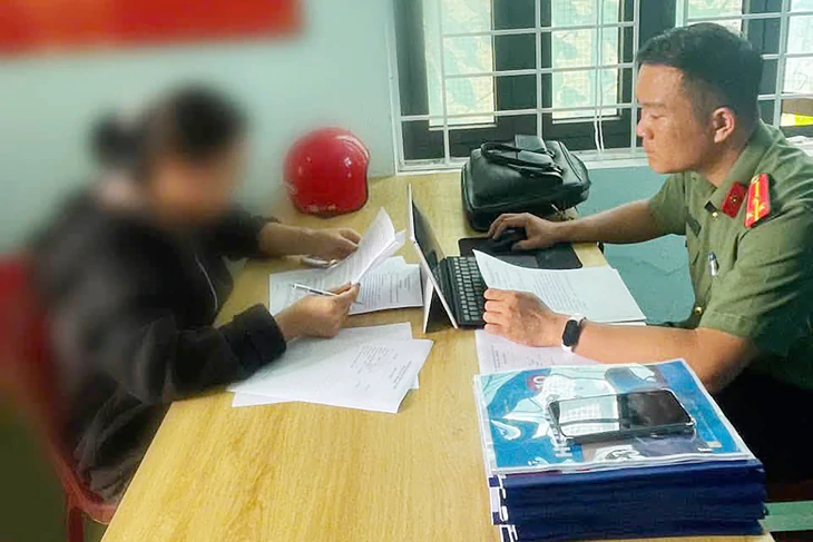 3 người dân bị phát hiện rao bán sách giáo khoa photocopy - Ảnh 1.
