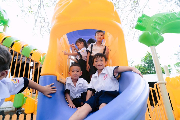 Khánh thành khu vui chơi Joy Park 2, trao yêu thương đến học sinh Tây Ninh - Ảnh 2.