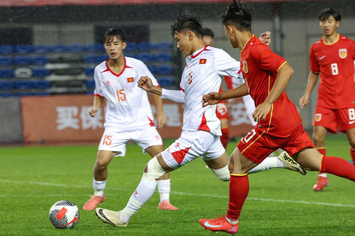 HLV từng dự World Cup dẫn dắt tuyển U16 Việt Nam - Ảnh 1.