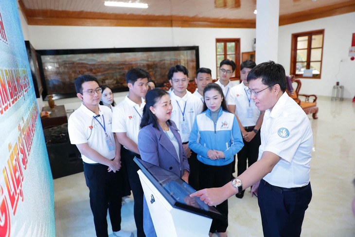 Cán bộ Đoàn - Hội trường học bàn cách 'giữ lửa' phong trào, đồng hành cùng sinh viên - Ảnh 5.