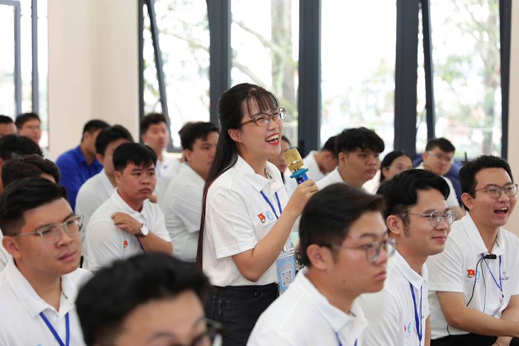 Cán bộ Đoàn - Hội trường học bàn cách 'giữ lửa' phong trào, đồng hành cùng sinh viên - Ảnh 3.