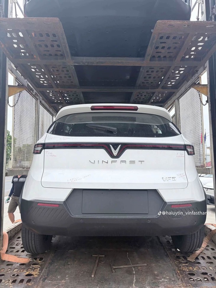 VinFast VF 5 mới lộ ảnh không che: Dễ có cốp trước, 30% pin đi được 90km - Ảnh 3.