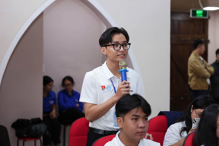 Cán bộ Đoàn - Hội trường học bàn cách 'giữ lửa' phong trào, đồng hành cùng sinh viên - Ảnh 4.