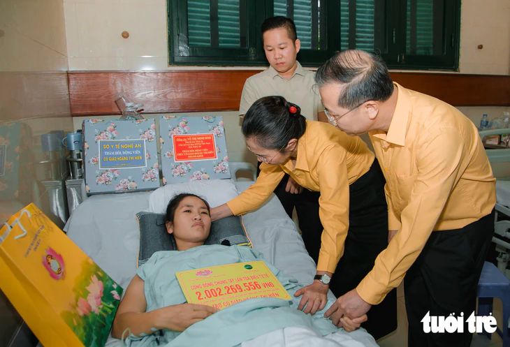 Nghệ An kêu gọi hỗ trợ hơn 2 tỉ đồng cho cô giáo phải cắt một chân - Ảnh 1.