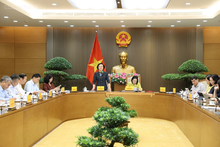 Phó Thủ tướng: Phải minh bạch giá, gảm trung gian trong mua sắm thiết bị y tế - Ảnh 1.