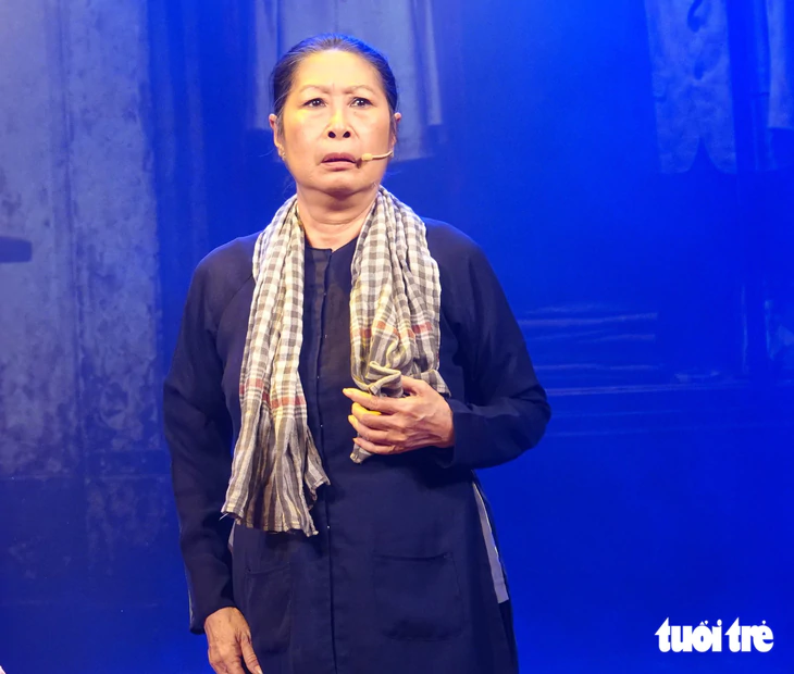 Đạo diễn Kim Phương ngồi ‘ghế nóng’ Chuông vàng vọng cổ - Ảnh 1.