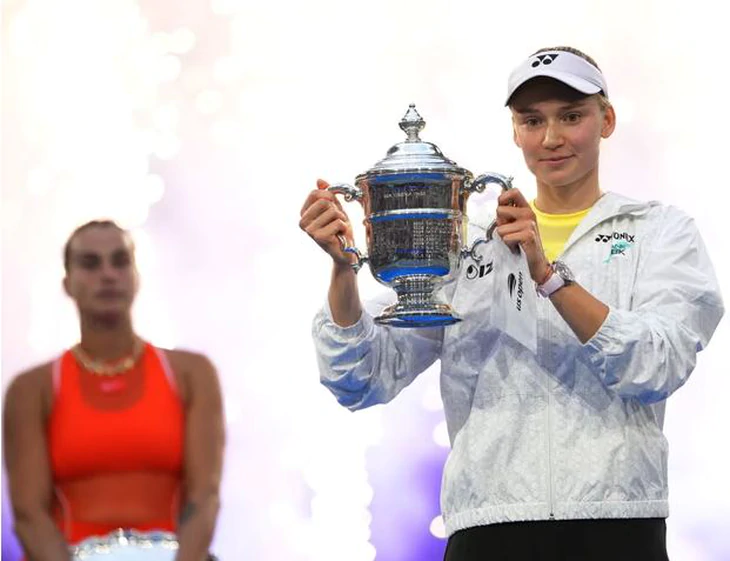Đánh bại tay vợt số 1 thế giới Sabalenka, Rybakina lần đầu vô địch Mỹ mở rộng - Ảnh 1.