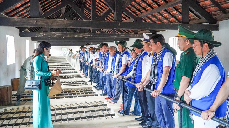 Nhiều giọt nước mắt đã rơi trong chuyến công tác của đoàn đại biểu TP.HCM tại nhà tù Côn Đảo - Ảnh 3.