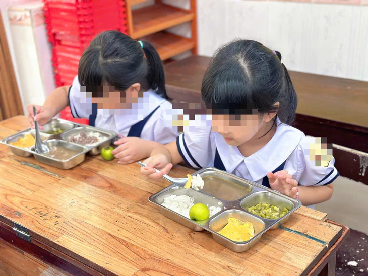 Huế cấm tuyệt đối không được cắt xén, trục lợi từ bữa ăn của học sinh - Ảnh 1.
