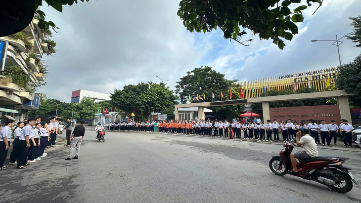 Học sinh Trường THPT Gia Định tiễn biệt nam sinh lớp 12 ra đi vì ung thư xương - Ảnh 3.