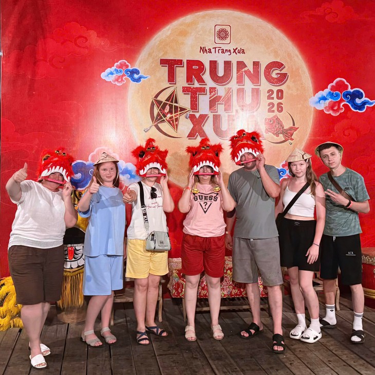 Tái hiện lễ hội 'Trung thu xưa' giữa lòng phố biển - Ảnh 4.