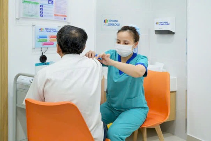 Sốt xuất huyết gia tăng nguy hiểm với người có bệnh nền - Ảnh 1.