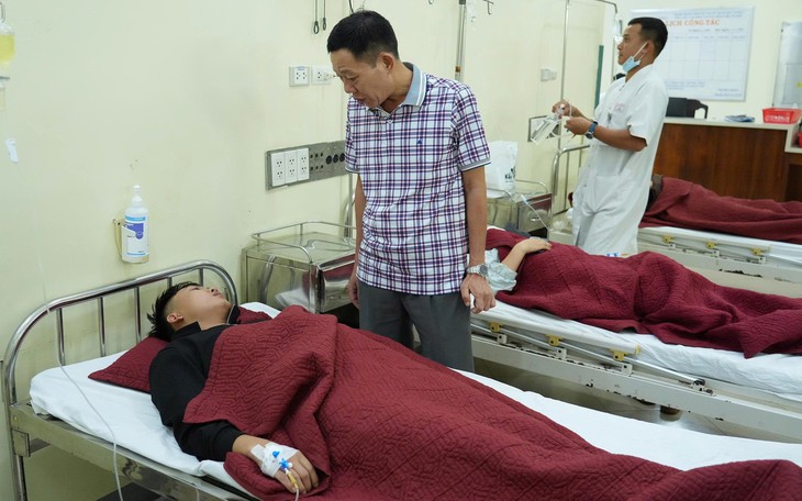 Vụ hơn 180 công nhân ngộ độc thực phẩm ở Huế: Công ty Scavi Huế hỗ trợ toàn bộ chi phí điều trị - Ảnh 2.