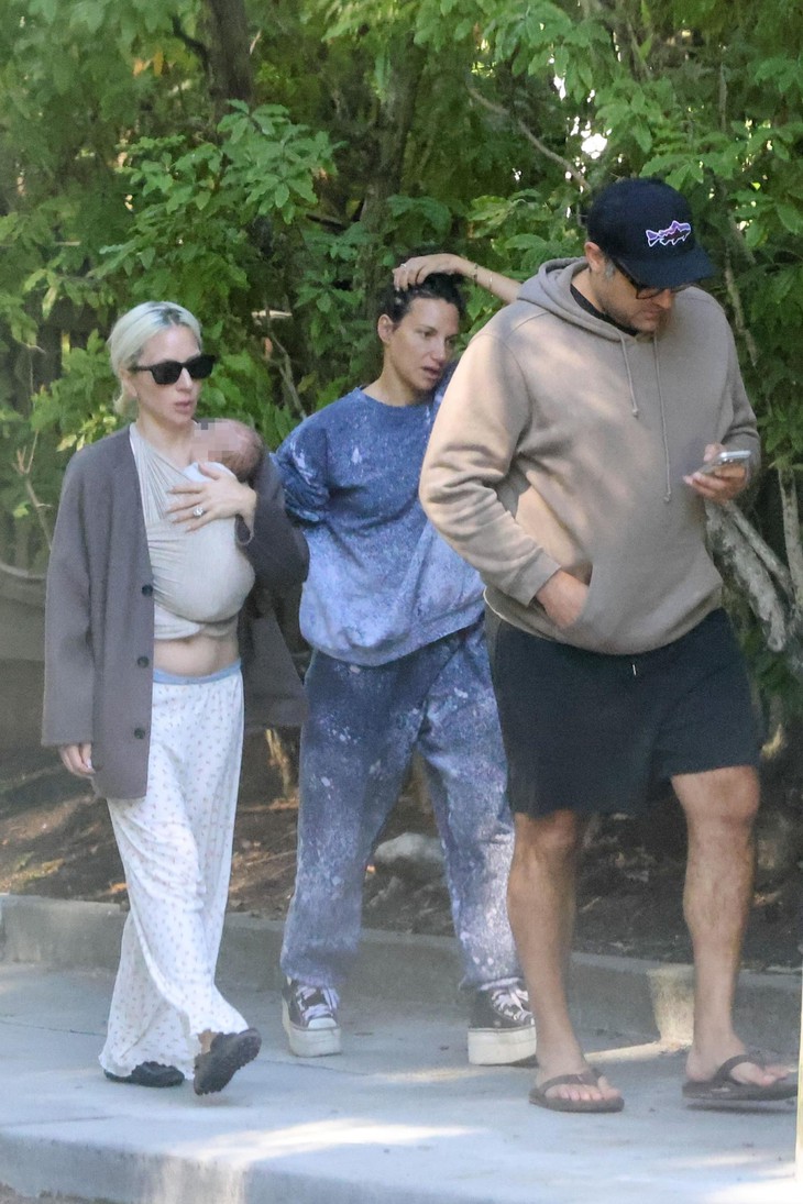 Lady Gaga đón con đầu lòng - Ảnh 2.