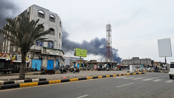 Quân đội chính phủ Yemen tung đòn phản công Houthi bên bờ Biển Đỏ - Ảnh 1.
