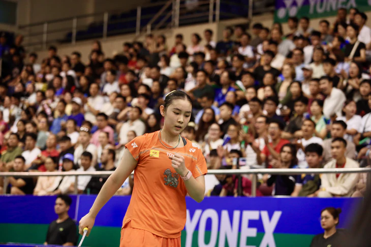 'Hot girl cầu lông' Thái Lan tạo địa chấn, vào chung kết Vietnam Open - Ảnh 3.